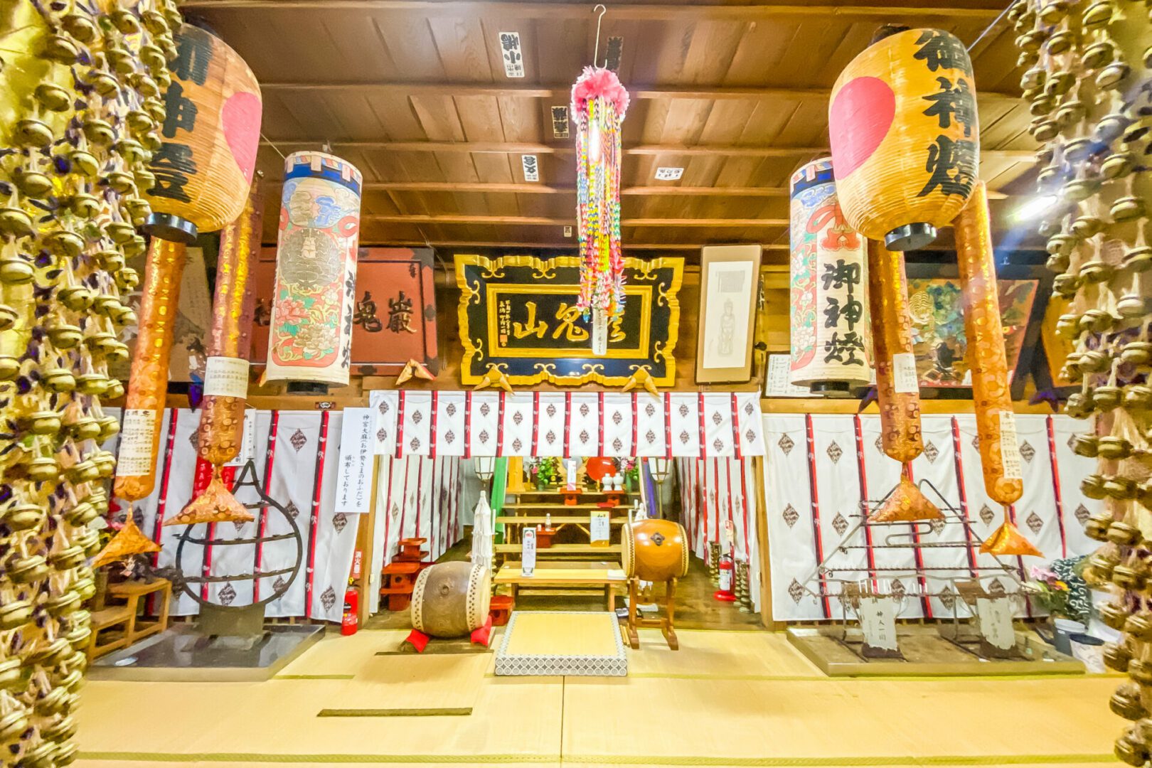 徳志内観音堂:巌窟神社